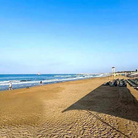 Delphin מלון 2*
