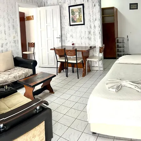 Delphin 2* Side